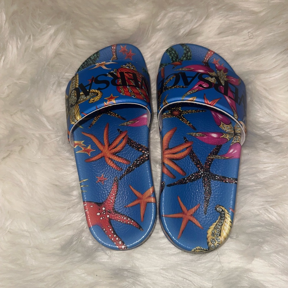 Used kids Versace slides size 36 (US SIZE 4)